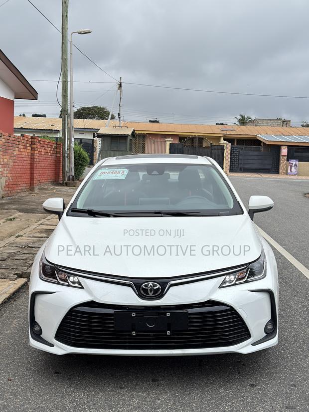 Toyota Corolla SE 2023 White
