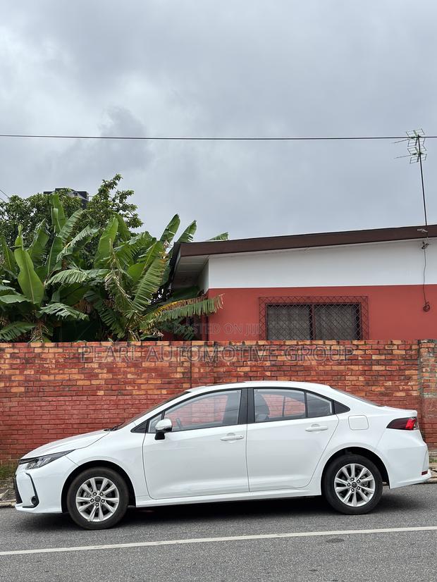 Toyota Corolla SE 2023 White