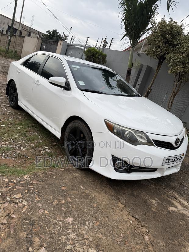 Toyota Camry SE 4dr Sedan (2.5L 4cyl 6A) 2014 White