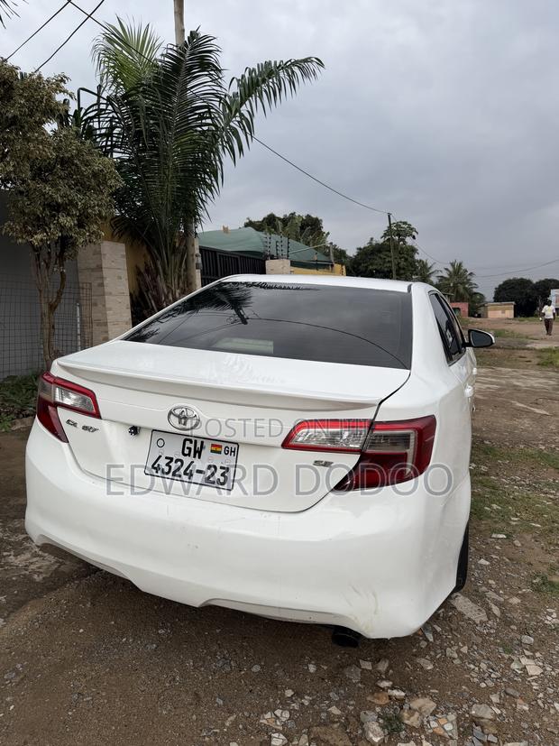 Toyota Camry SE 4dr Sedan (2.5L 4cyl 6A) 2014 White