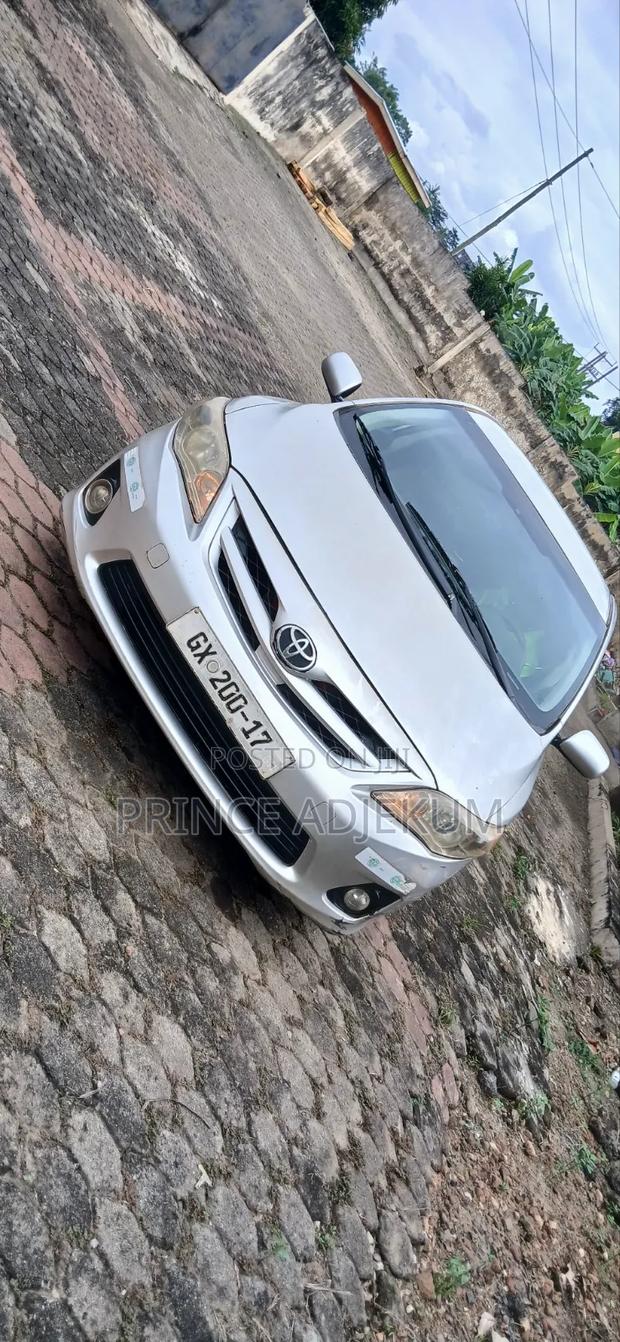 Toyota Corolla 2011 Silver