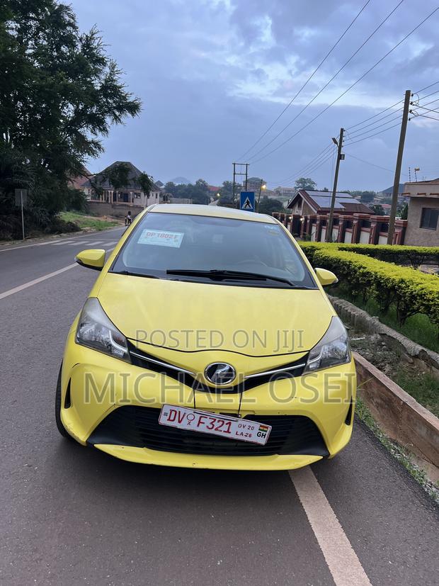 Toyota Vitz 1.5 FWD 5dr 2015 Yellow