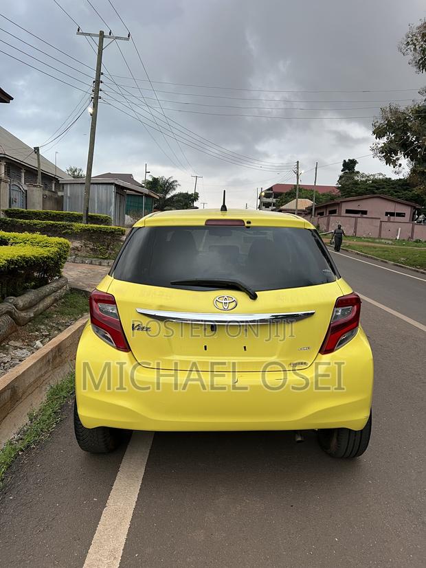 Toyota Vitz 1.5 FWD 5dr 2015 Yellow
