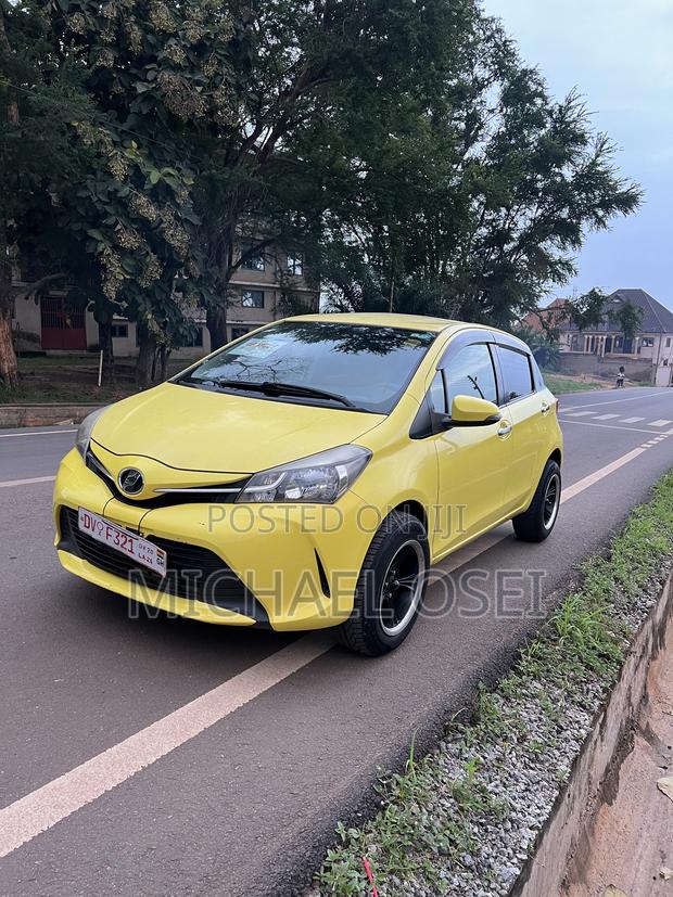 Toyota Vitz 1.5 FWD 5dr 2015 Yellow