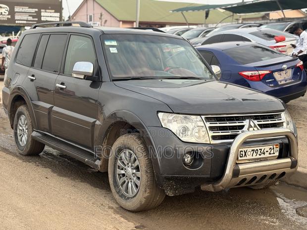 Mitsubishi Pajero 2011 Gray