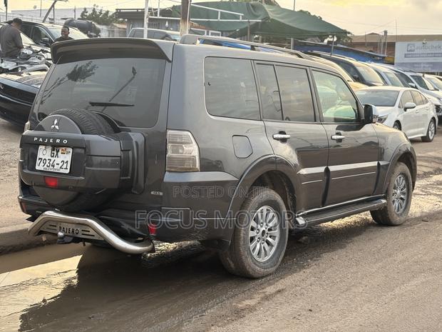 Mitsubishi Pajero 2011 Gray