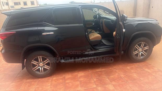 Toyota Fortuner 2024 Black