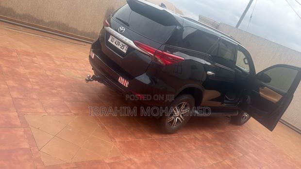 Toyota Fortuner 2024 Black