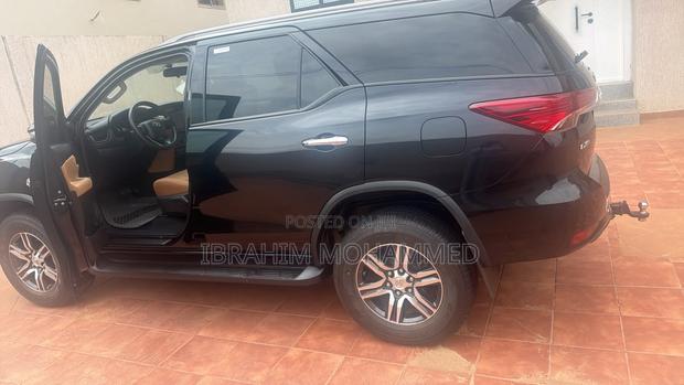 Toyota Fortuner 2024 Black