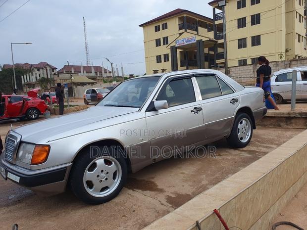 Mercedes-Benz 220E 1995 Gray