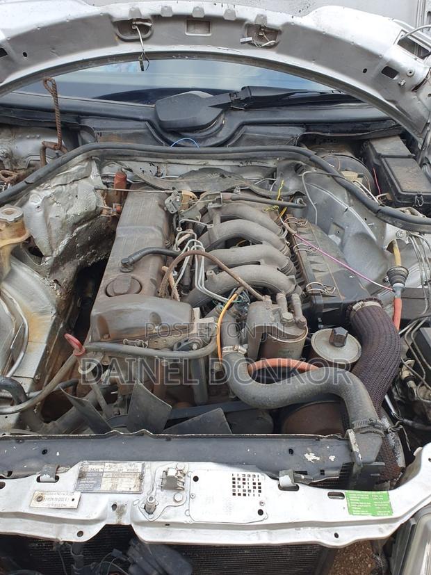 Mercedes-Benz 220E 1995 Gray