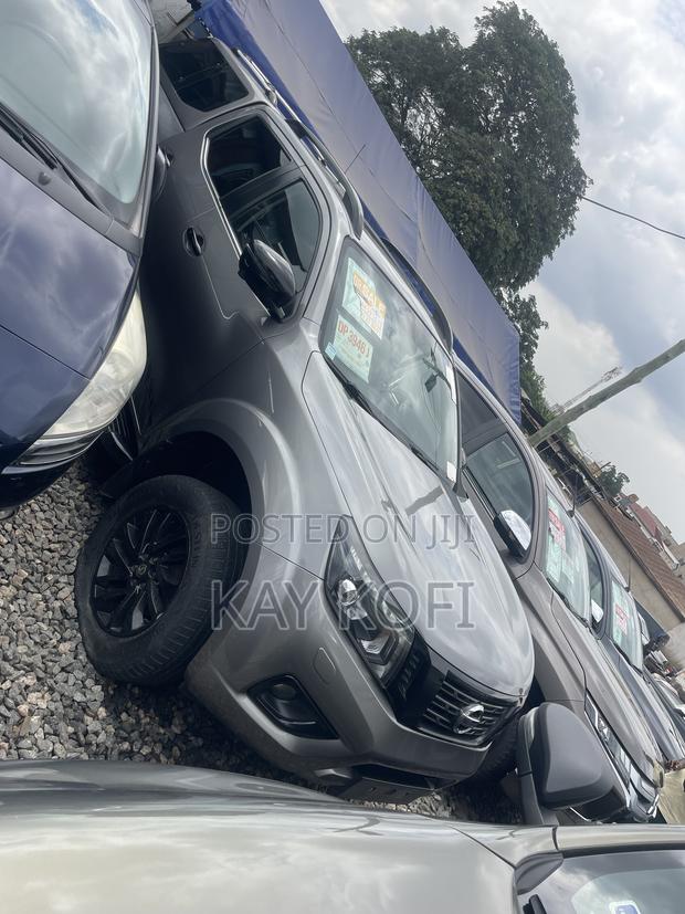 Nissan Navara 2020 Brown