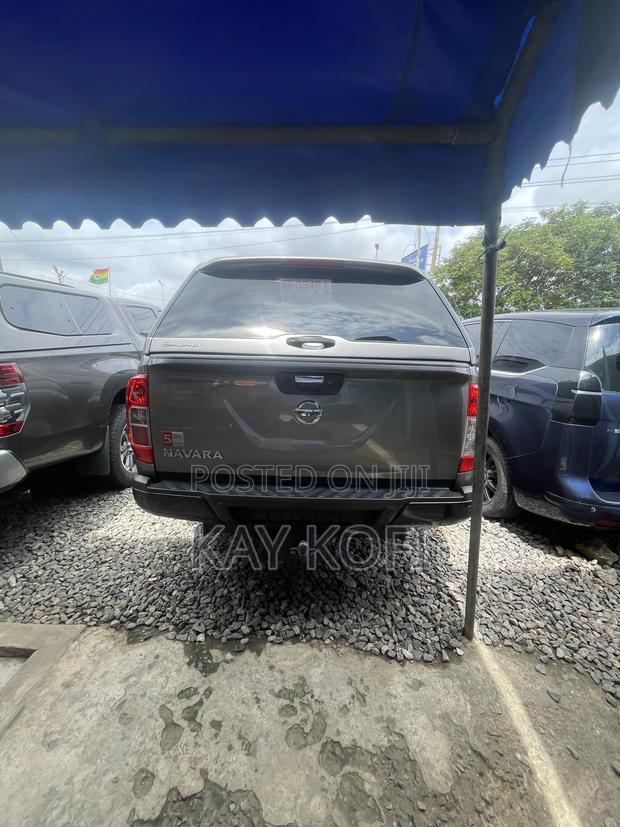Nissan Navara 2020 Brown
