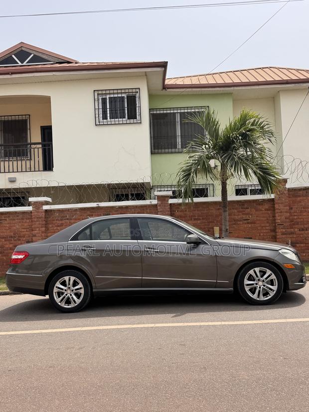 Mercedes-Benz E350 Base 4Matic Sedan AWD (3.5L 6cyl 7A) 2011 Brown