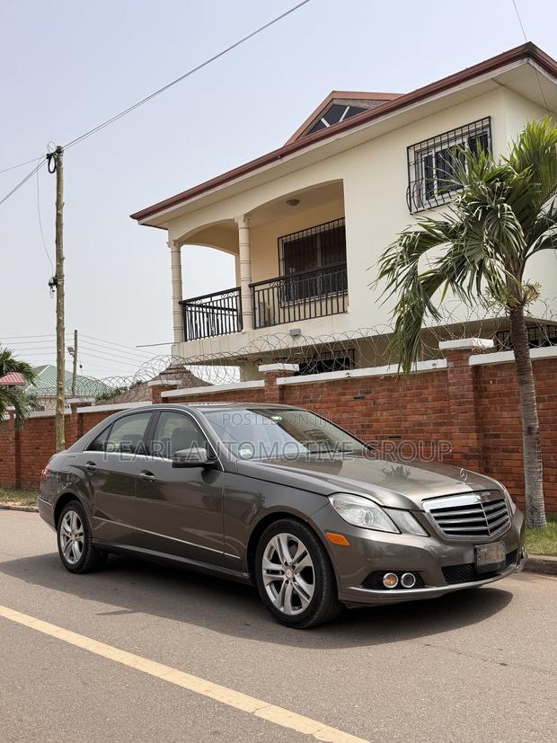Mercedes-Benz E350 Base 4Matic Sedan AWD (3.5L 6cyl 7A) 2011 Brown