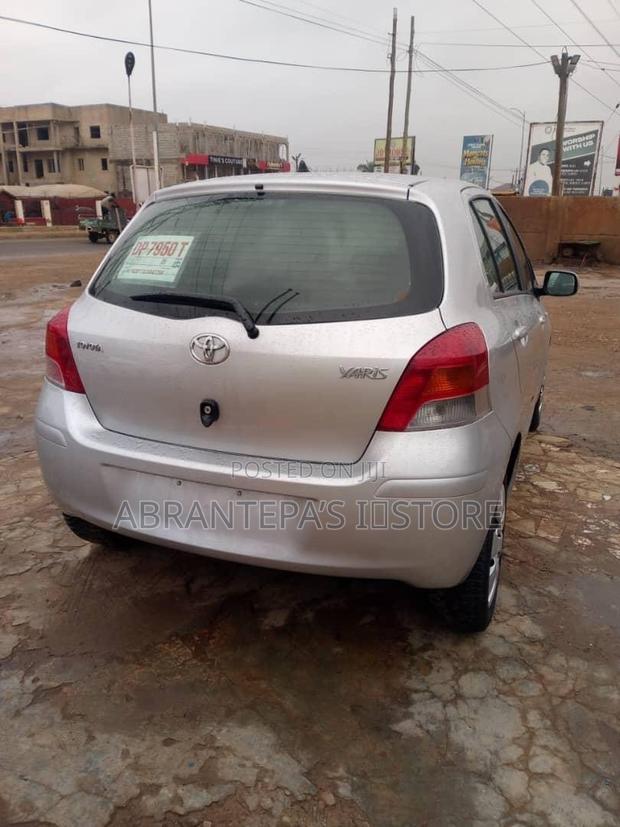 Toyota Yaris 2010 Gray