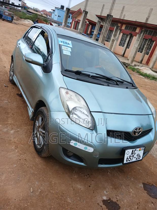 Toyota Vitz 1.0 FWD 5dr 2010 Green