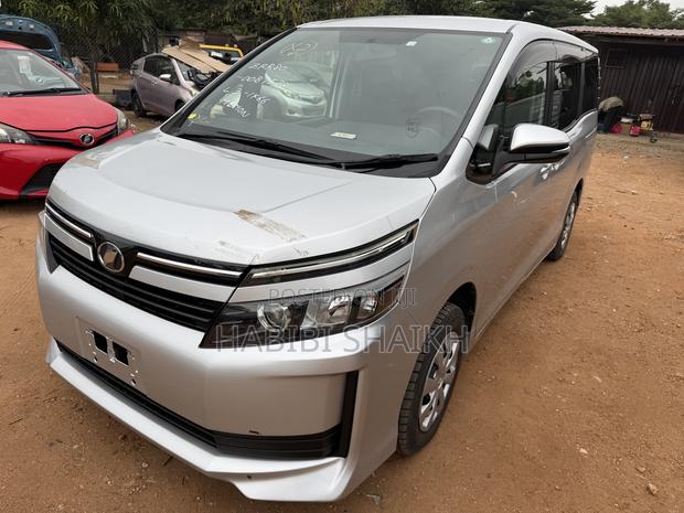 Toyota Voxy ZS 2WD 8-Seater 2014 Silver