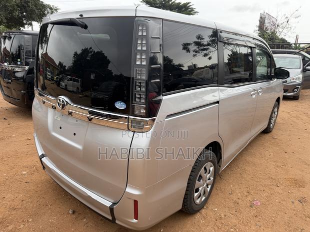 Toyota Voxy ZS 2WD 8-Seater 2014 Silver