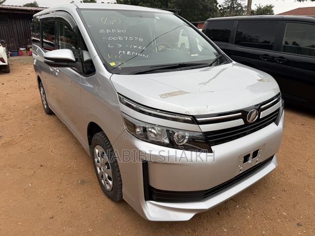 Toyota Voxy ZS 2WD 8-Seater 2014 Silver