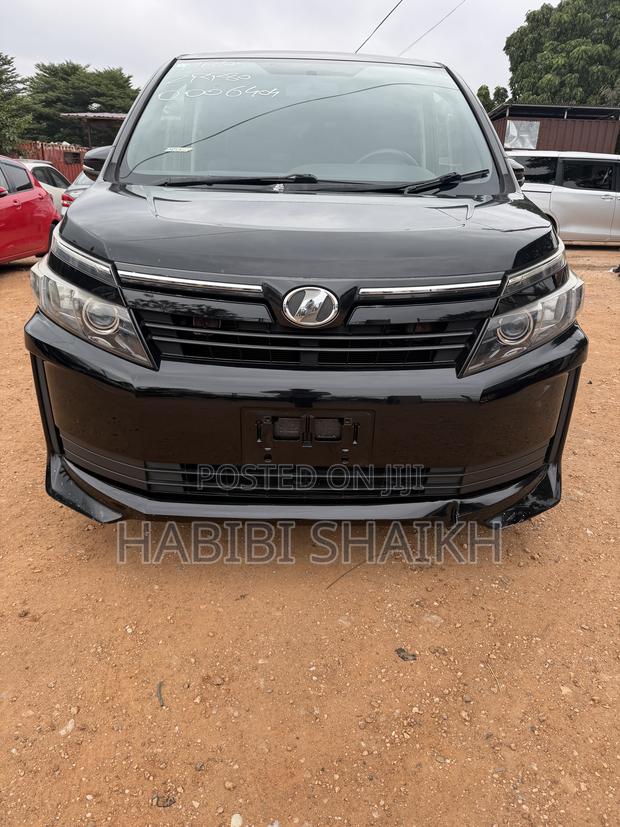 Toyota Voxy ZS 2WD 8-Seater 2014 Black
