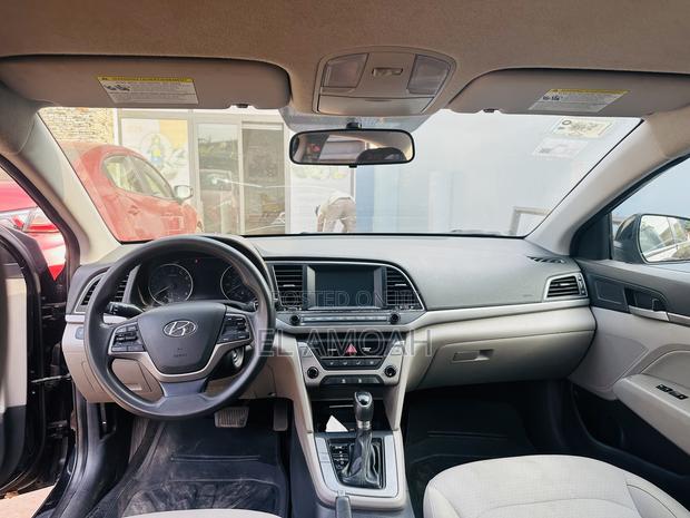 Hyundai Elantra Limited Sedan FWD (2.0L 4cyl 6A) 2017 Black