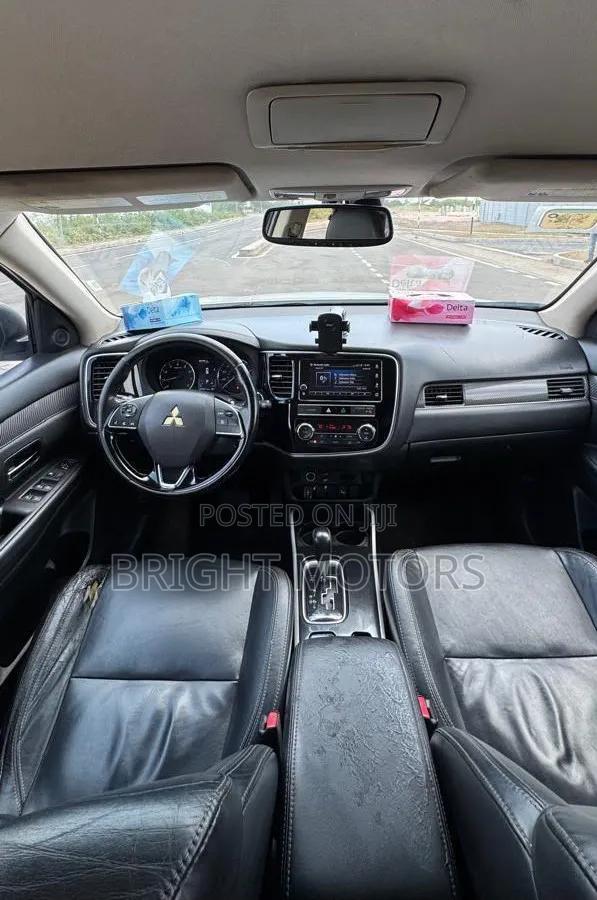 Mitsubishi Outlander SE FWD 2018 White