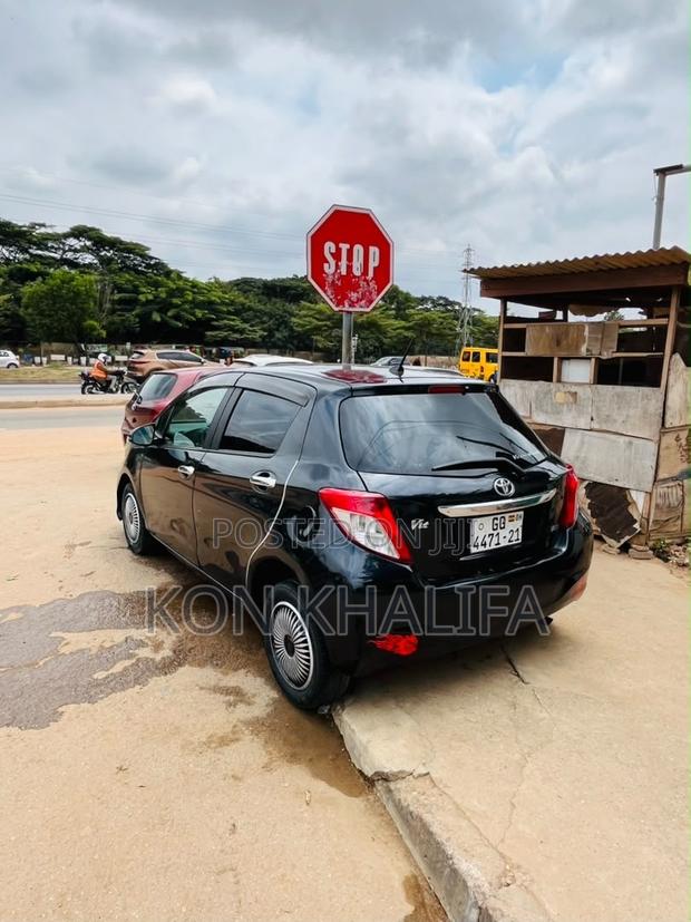 Toyota Vitz 1.3 FWD 5dr 2012 Black