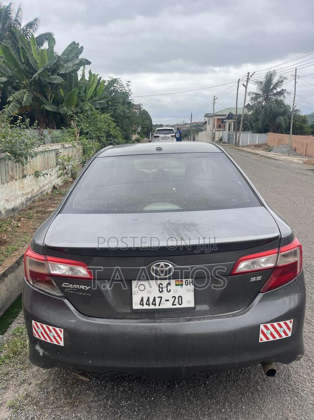 Toyota Camry SE 4dr Sedan (2.5L 4cyl 6A) 2014 Gray