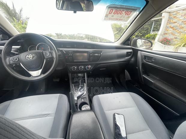 Toyota Corolla LE Eco 4dr Sedan (1.8L 4cyl CVT) 2016 White