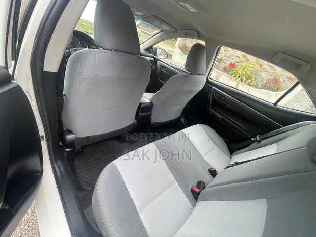 Toyota Corolla LE Eco 4dr Sedan (1.8L 4cyl CVT) 2016 White