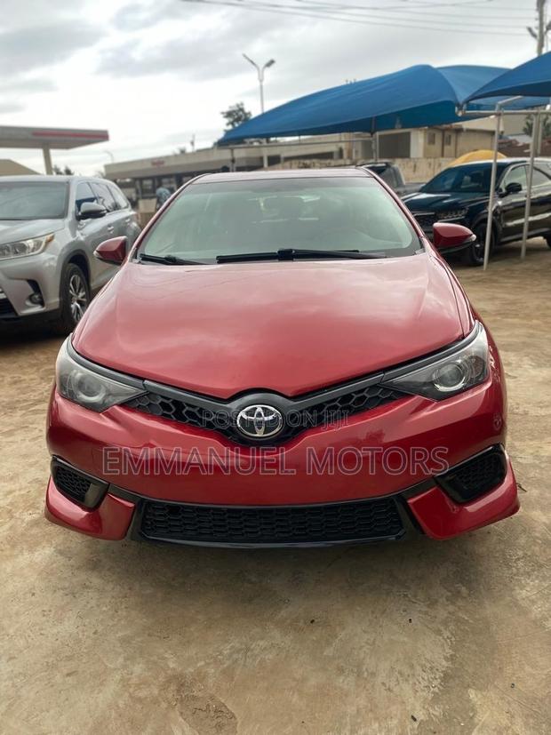 Toyota Auris 2017 Red