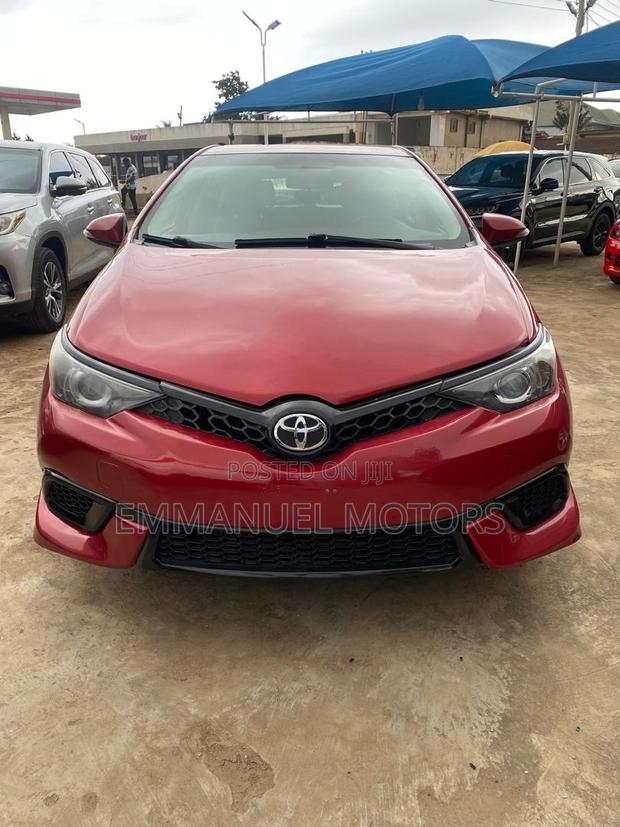 Toyota Auris 2017 Red
