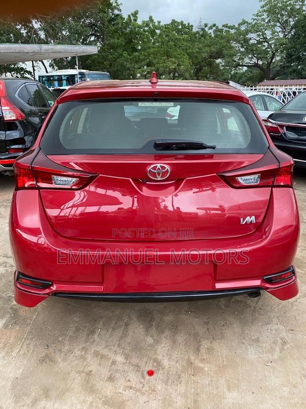 Toyota Auris 2017 Red