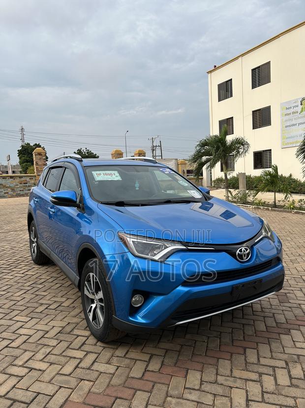 Toyota RAV4 XLE AWD (2.5L 4cyl 6A) 2016 Blue