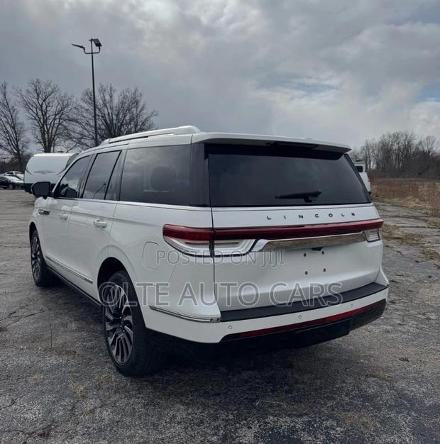 Lincoln Navigator L 2023 White