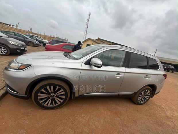 Mitsubishi Outlander 2020 Silver