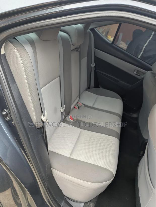Toyota Corolla LE 4dr Sedan (1.8L 4cyl CVT) 2017 Gray