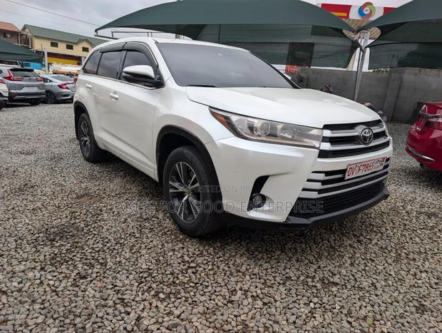 Toyota Highlander LE 2019 White