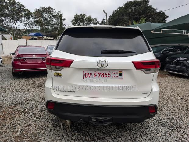 Toyota Highlander LE 2019 White