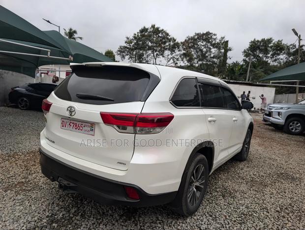 Toyota Highlander LE 2019 White