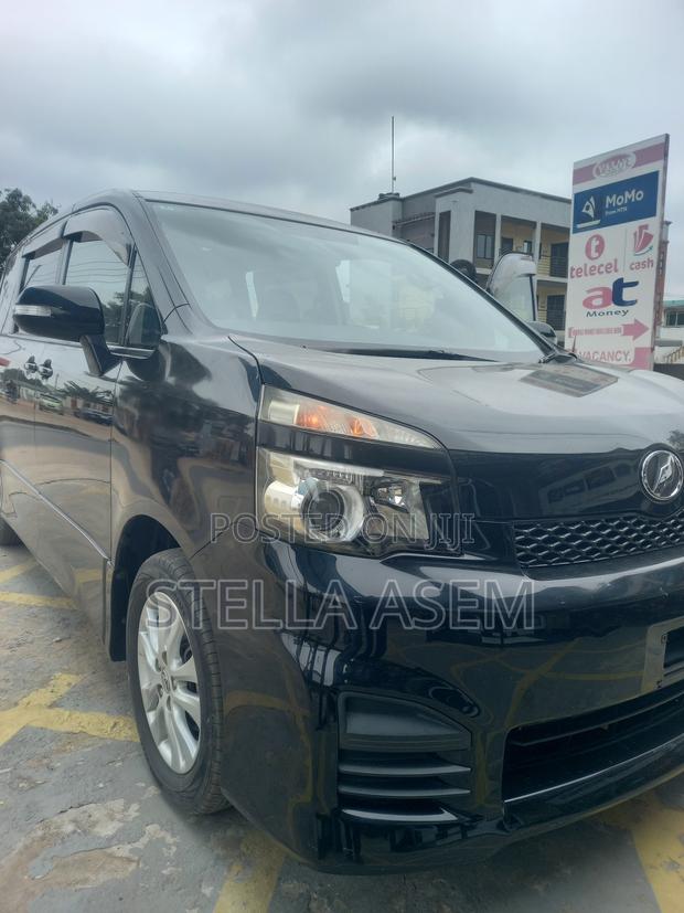 Toyota Voxy 2011 Gray