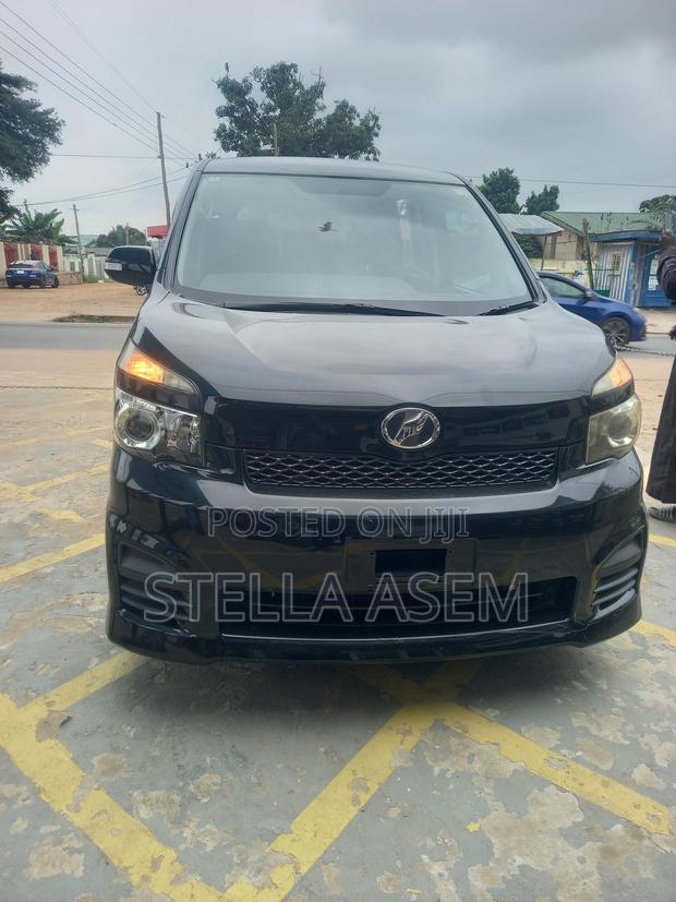 Toyota Voxy 2011 Gray