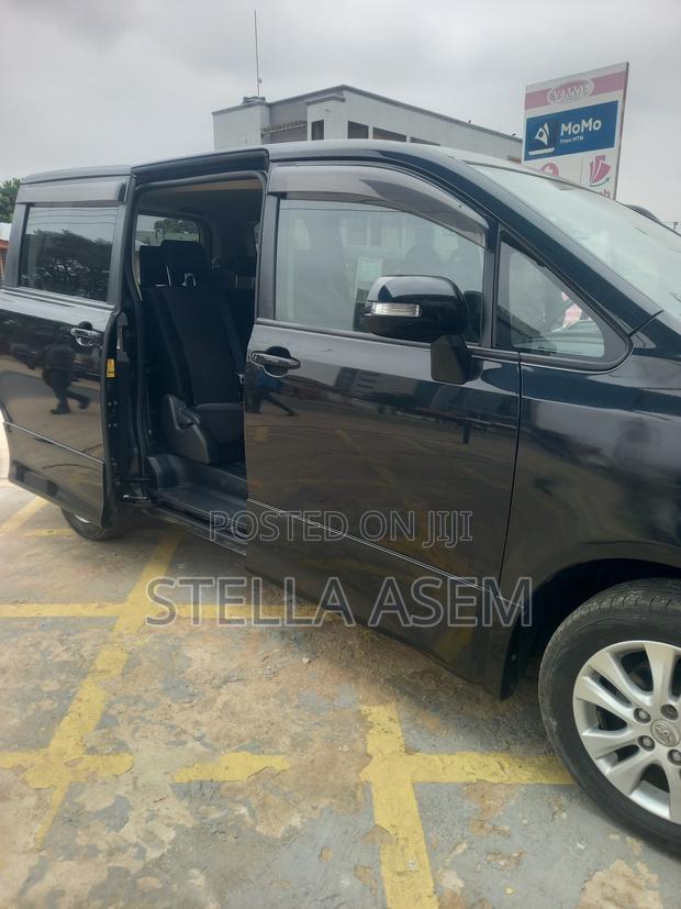 Toyota Voxy 2011 Gray