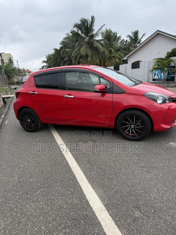 Toyota Vitz 1.3 FWD 5dr 2016 Red