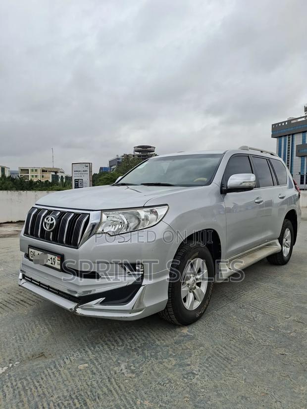 Toyota Land Cruiser Prado 2.8 2017 Silver