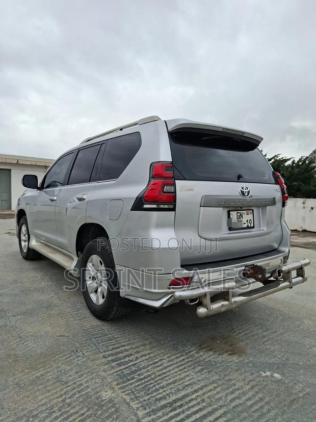Toyota Land Cruiser Prado 2.8 2017 Silver