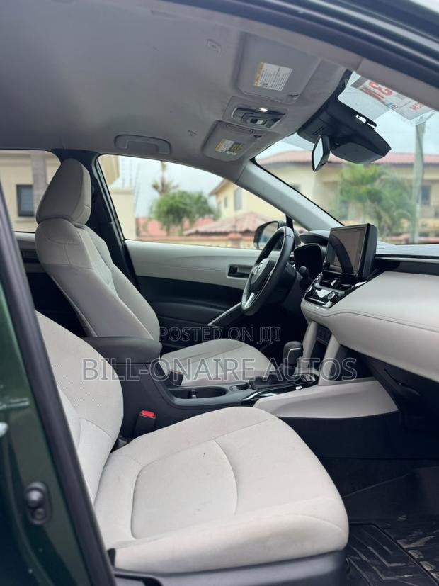 Toyota Corolla Cross LE 4WD 2024 Green