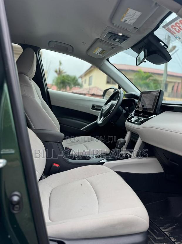 Toyota Corolla Cross LE 4WD 2024 Green