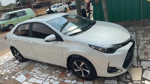 Toyota Corolla L (1.8L 4cyl 2A) 2018 White